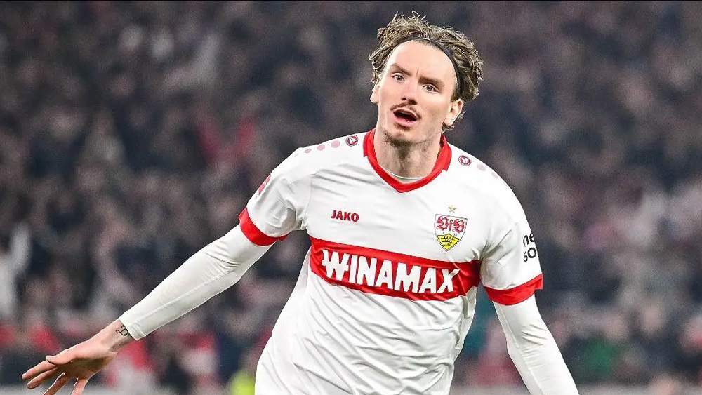 Nick Woltemade jugando con el Stuttgart