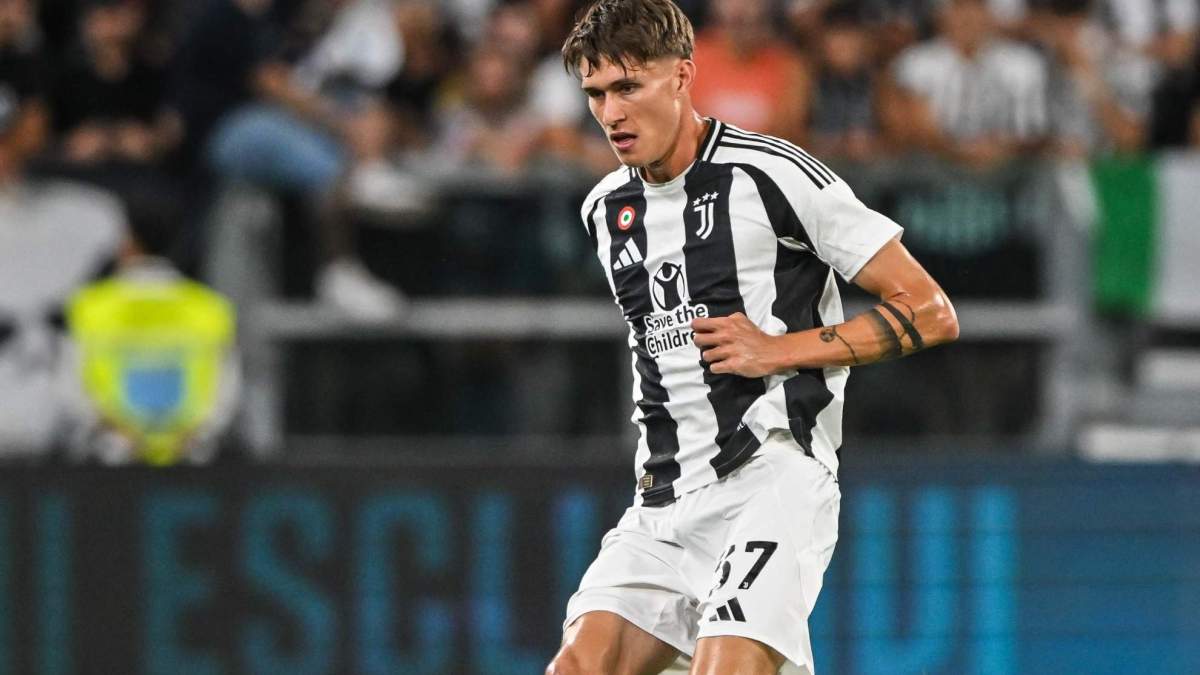 Nicolò Savona durante un partido con la Juventus
