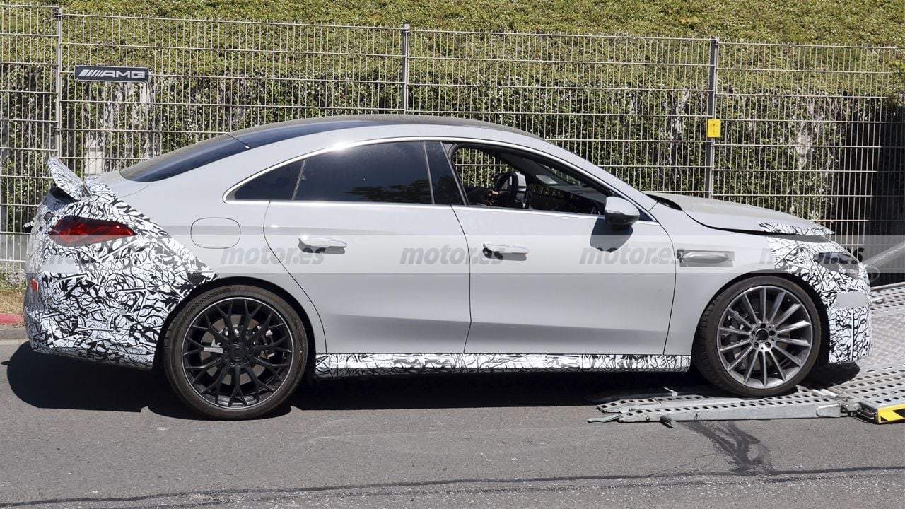 Mercedes-AMG CLA 45 EQ Technology parrilla frontal