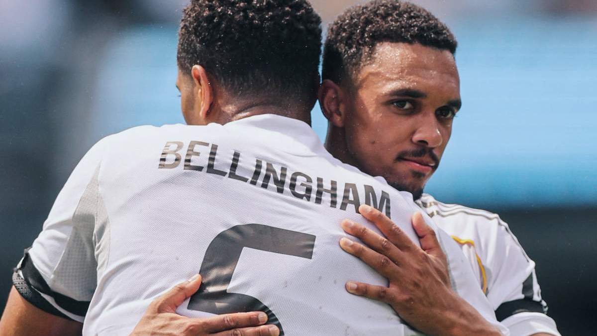 Jude Bellingham y Trent Alexander Arnold