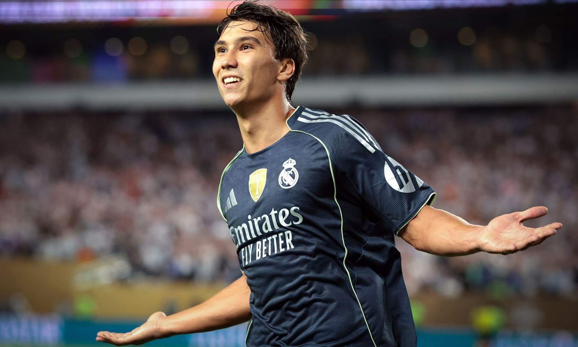 Gonzalo García celebrando su gol contra el Salzburgo.