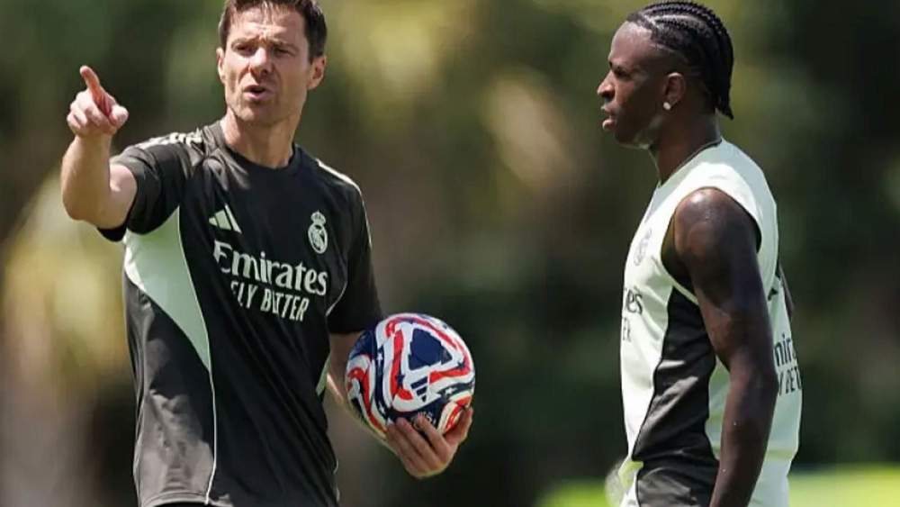 Xabi Alonso y Vinicius Xabi Alonso y Vinicius