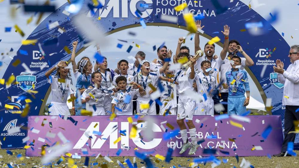 El Real Madrid levantando el título