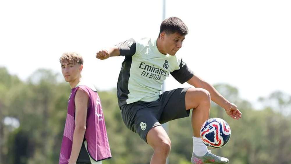 Arda Güler durante un entrenamiento del Real Madrid