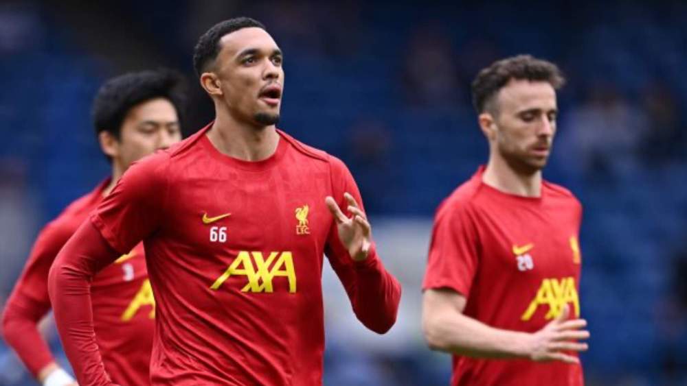 Trent Alexander-Arnold, en un entrenamiento con el Liverpool, acompañado del recién fallecido Diogo Jota.
