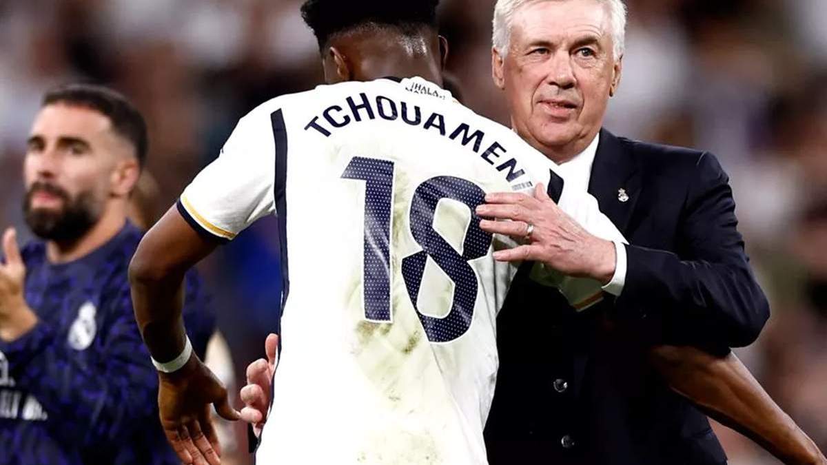 Aurélien Tchouaméni y Carlo Ancelotti