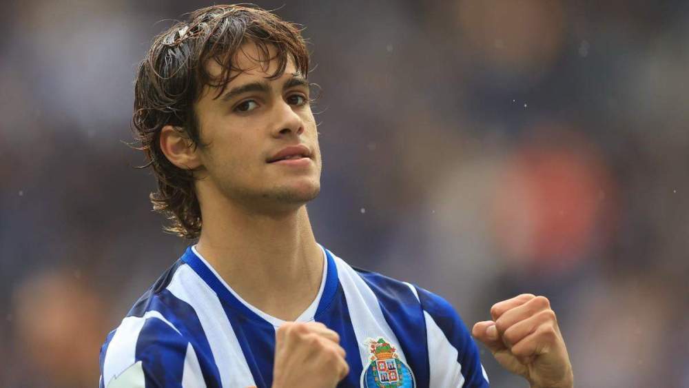 Rodrigo Mora celebrando un gol con el FC Porto