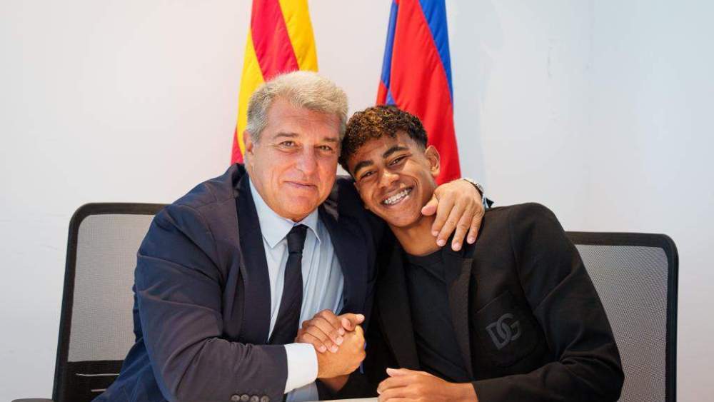 Laporta y Lamine Yamal en una última renovación