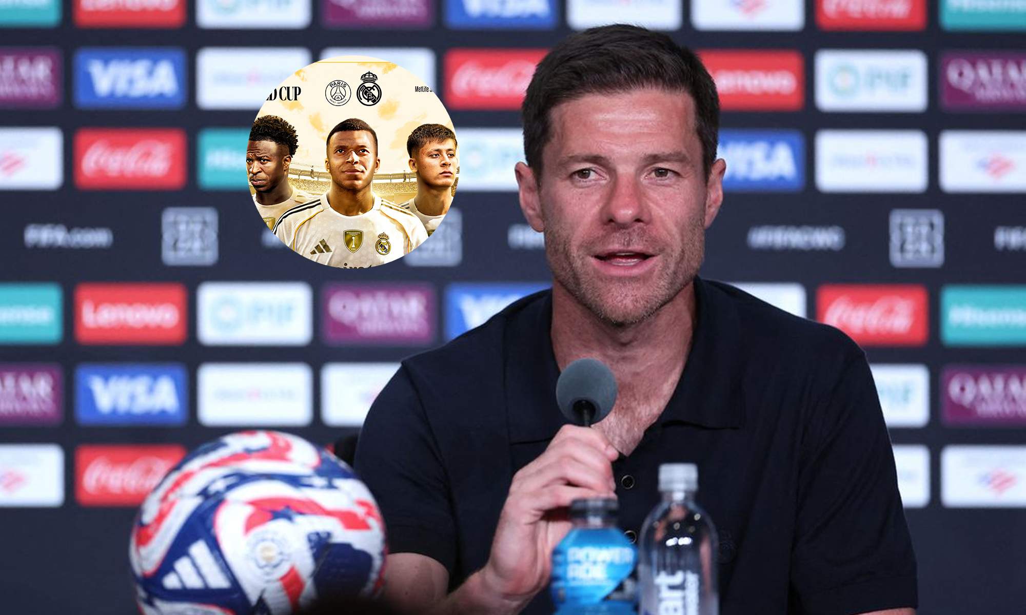 Xabi Alonso y una foto del cartel del Real Madrid para el partido de hoy contra el PSG.