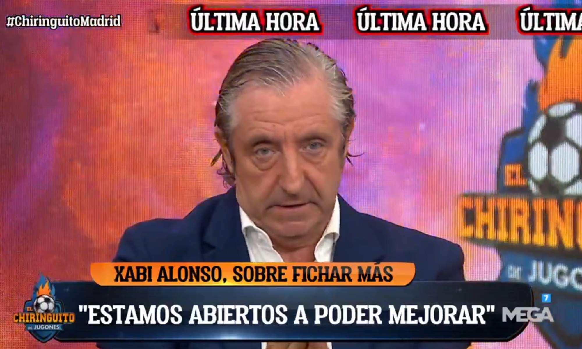Josep Pedrerol dando una noticia en El Chiringuito.