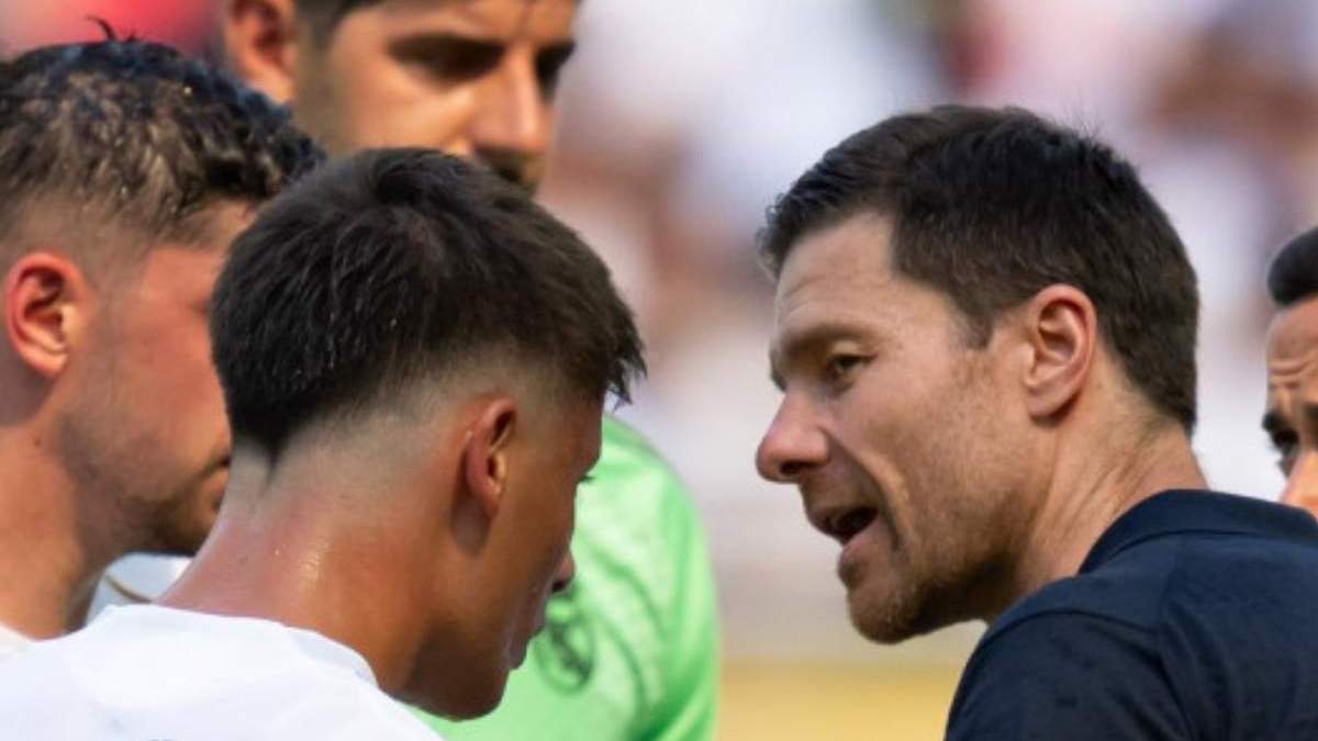 xabi charla jugadores realmadrid xabi charla jugadores realmadrid