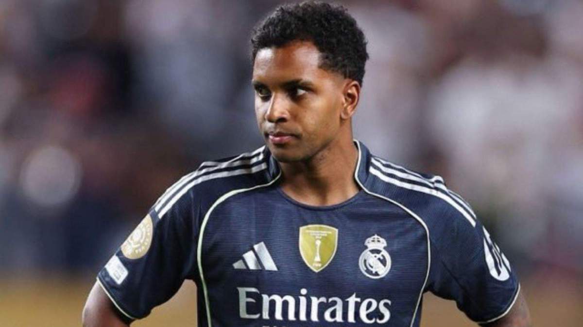 Rodrygo Goes jugando un partido con el Real Madrid.