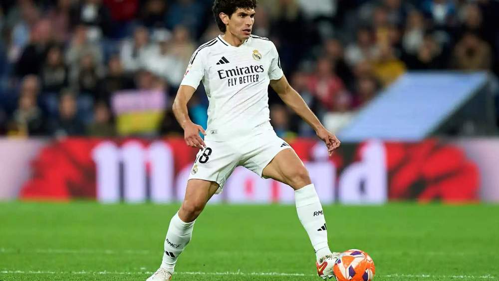 Jesús Vallejo viaja para cerrar su fichaje por un equipo de la Liga Jesús Vallejo viaja para cerrar su fichaje por un equipo de la Liga