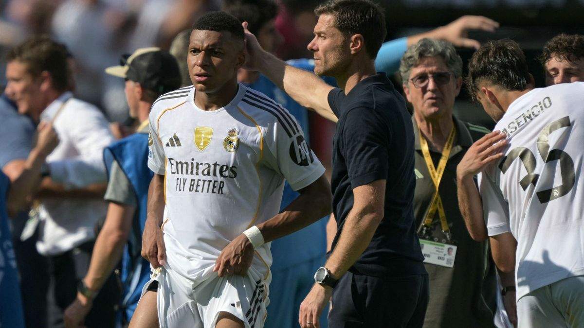 Kylian Mbappé y Xabi Alonso Kylian Mbappé y Xabi Alonso