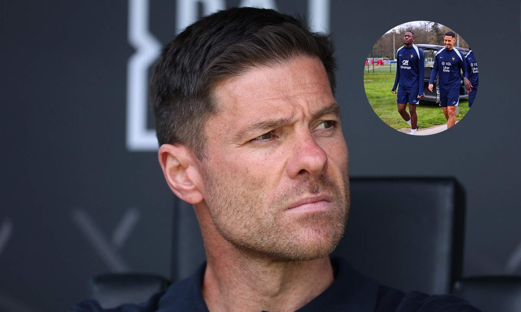 Xabi Alonso y una foto de William Saliba e Ibrahima Konaté.