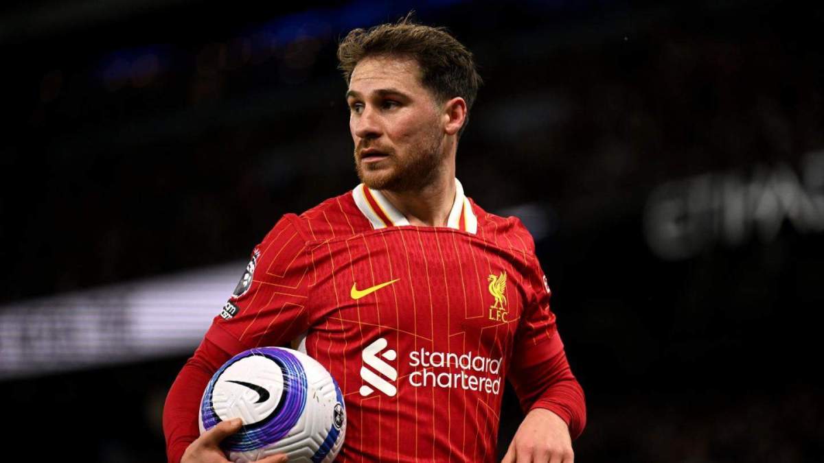 Mac Allister jugando un partido con el Liverpool.