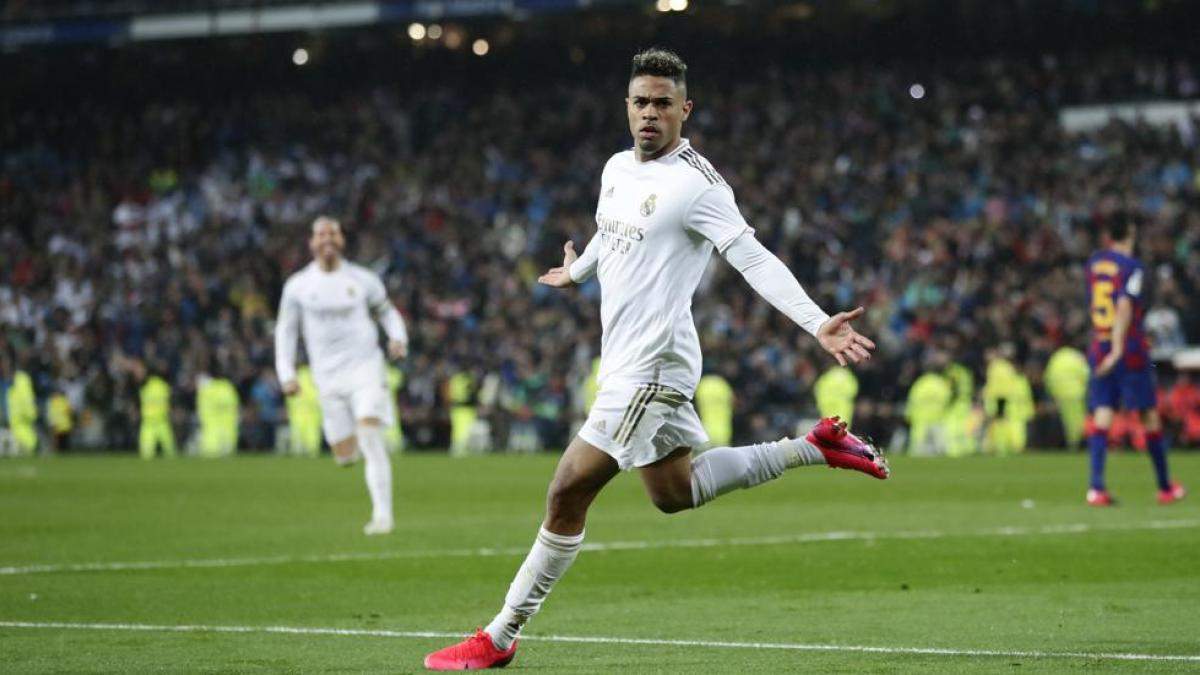 Mariano Díaz celebrando su gol contra el Barça