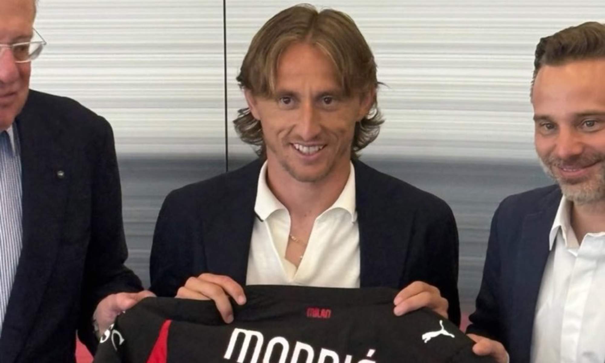 Luka Modric llevará el '14' en el Milan, con quien ha firmado hasta 2026.