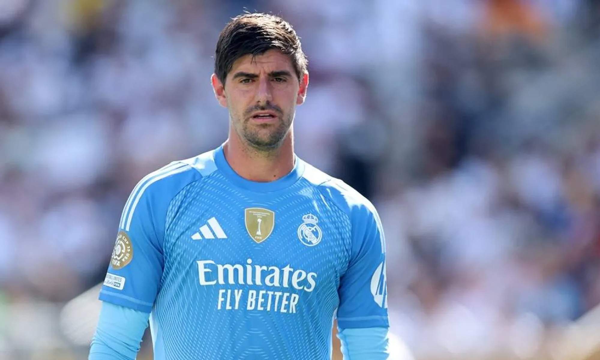 Thibaut Courtois jugando un partido con el Real Madrid. 