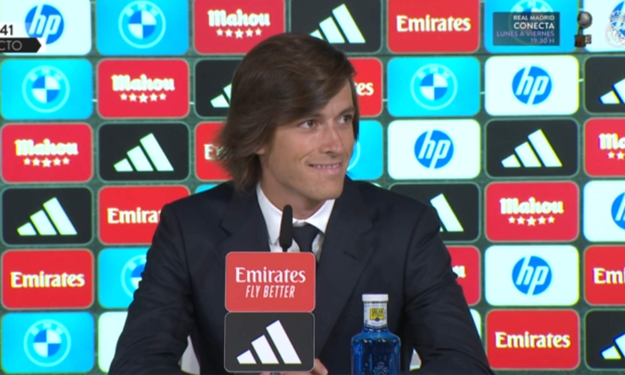 Álvaro Carreras hablando en la rueda de prensa del Real Madrid.