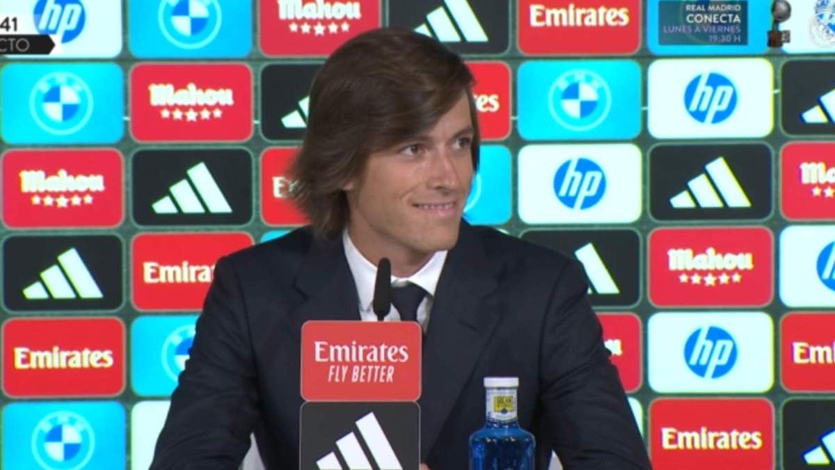 Álvaro Carreras hablando en la rueda de prensa del Real Madrid. Álvaro Carreras hablando en la rueda de prensa del Real Madrid.