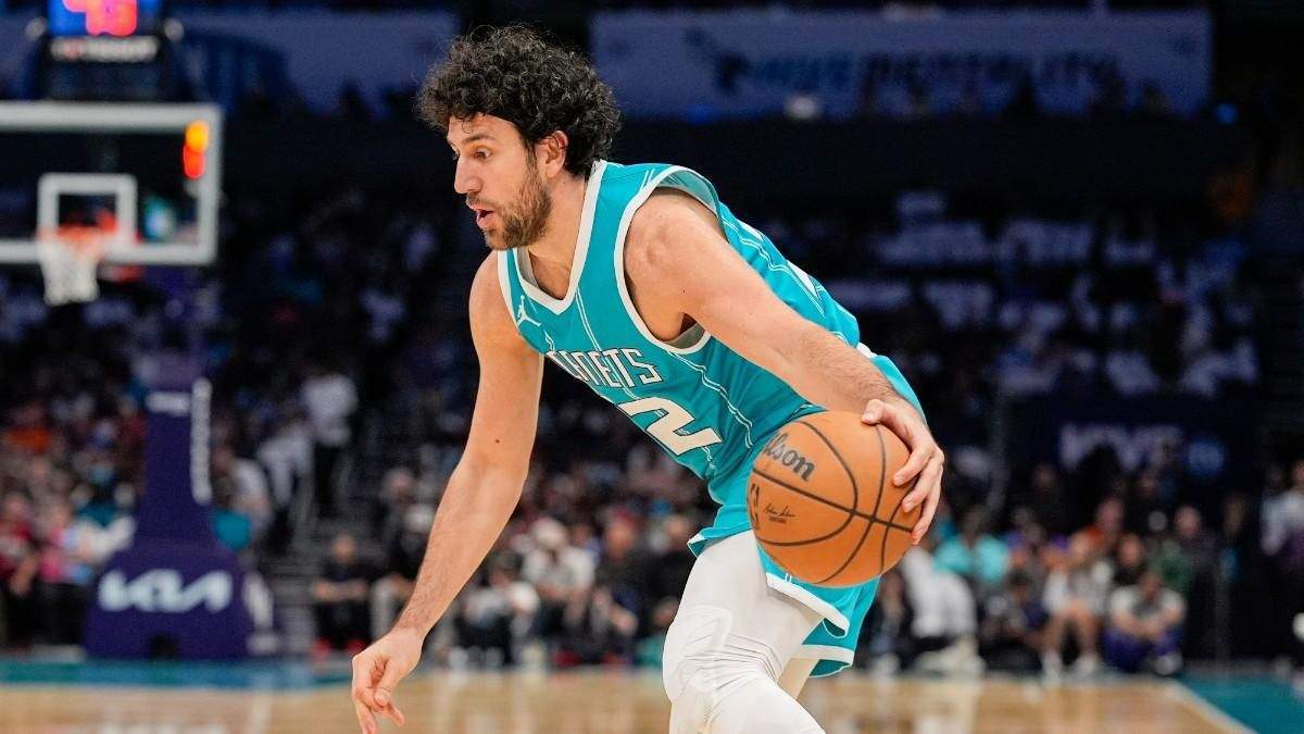 Micic durante un partido de la NBA