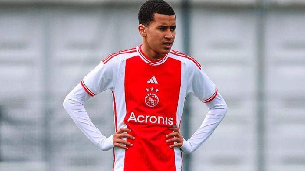Abdellah Ouazane jugando con el Ajax Abdellah Ouazane jugando con el Ajax