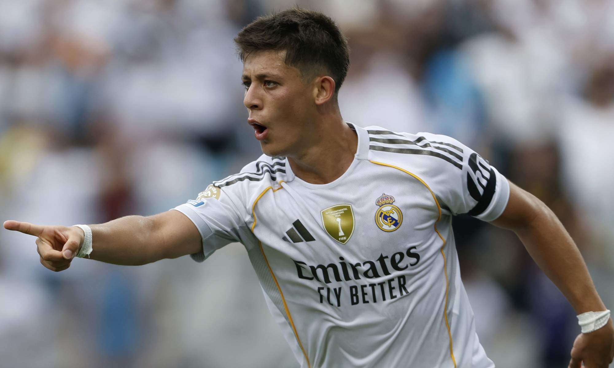 Arda Güler jugando un partido con el Real Madrid.