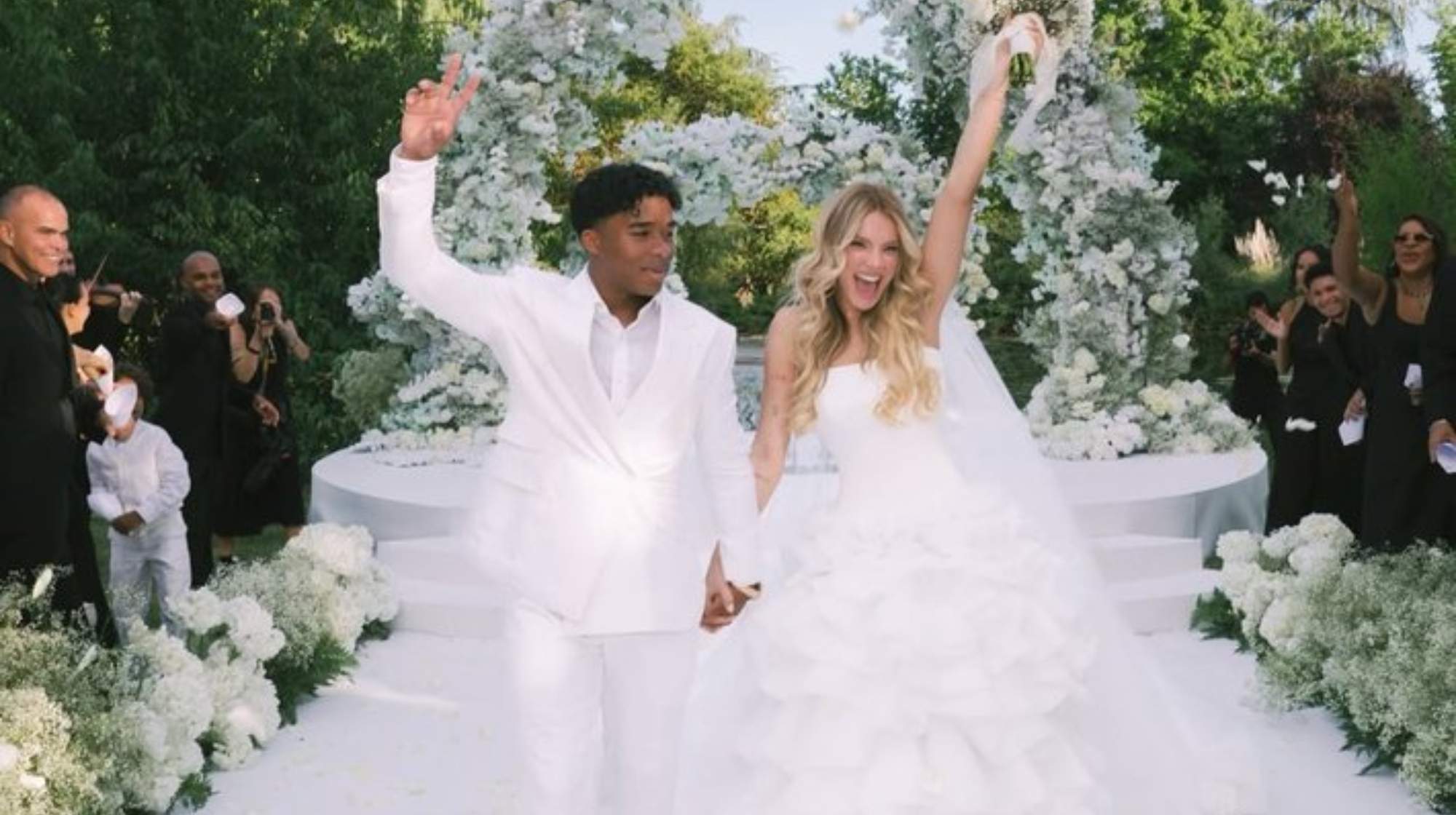 Endrick contrae matrimonio con su pareja. 