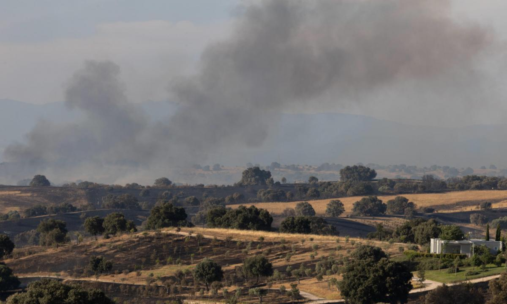 El incendio en Méntrida moviliza a los bomberos de la Comunidad de Madrid