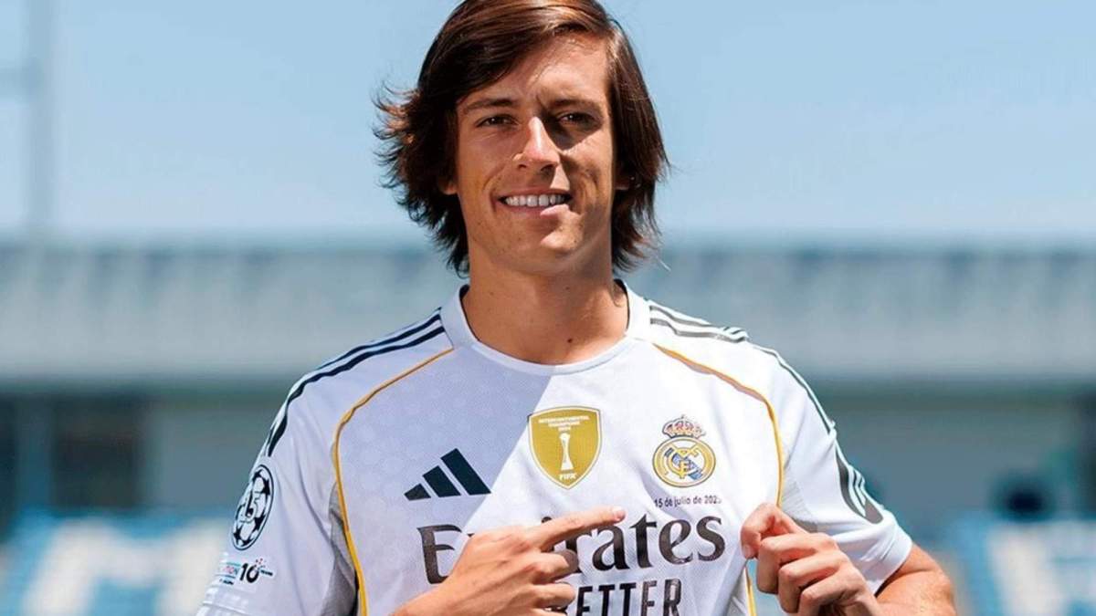 Álvaro Carreras es uno de los fichajes del Real Madrid para el curso 2025/2026.