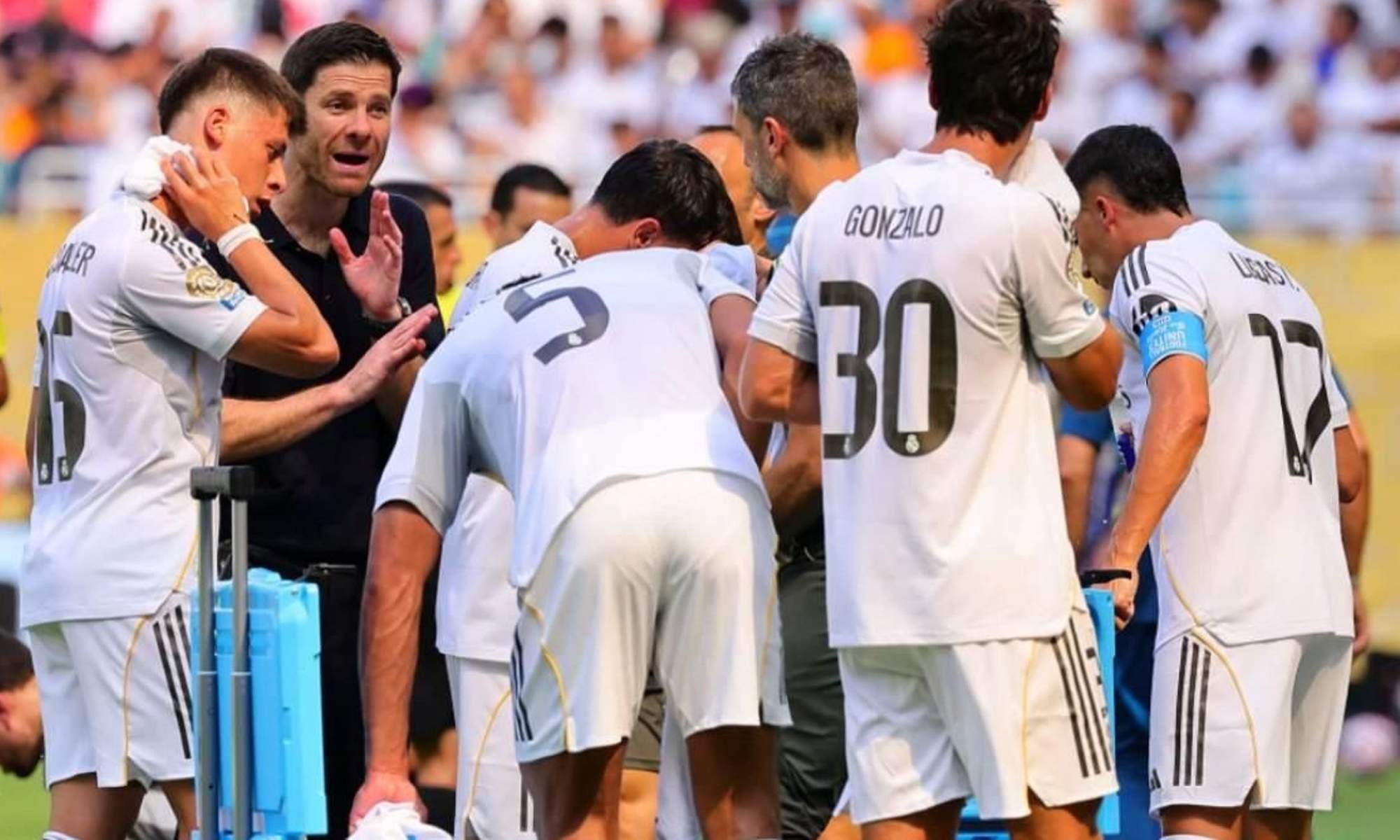 Xabi ALonso y jugadores del Real Madrid en el Mundial de Clubes.