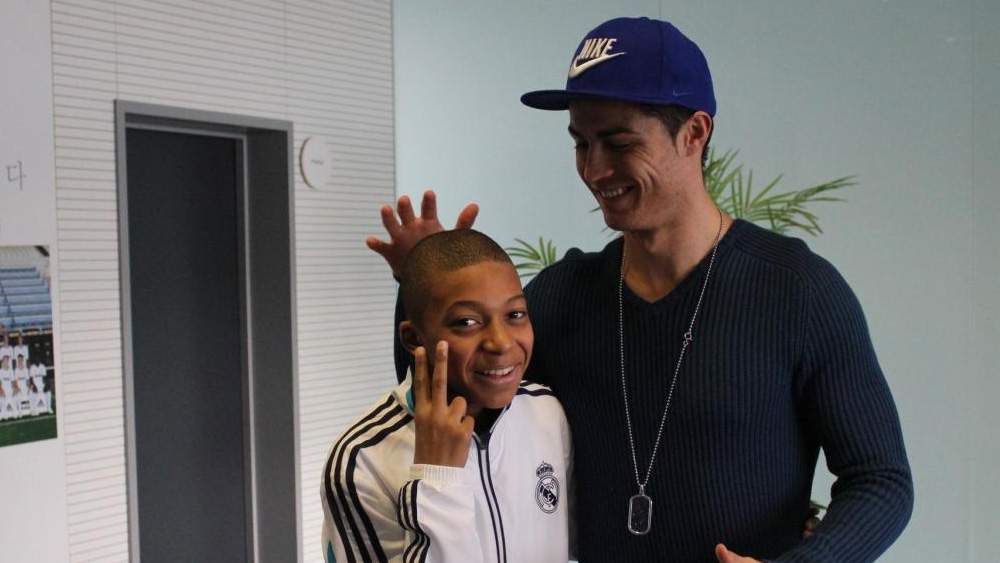 Mbappé con Cristiano. Fotógrafo Zidane