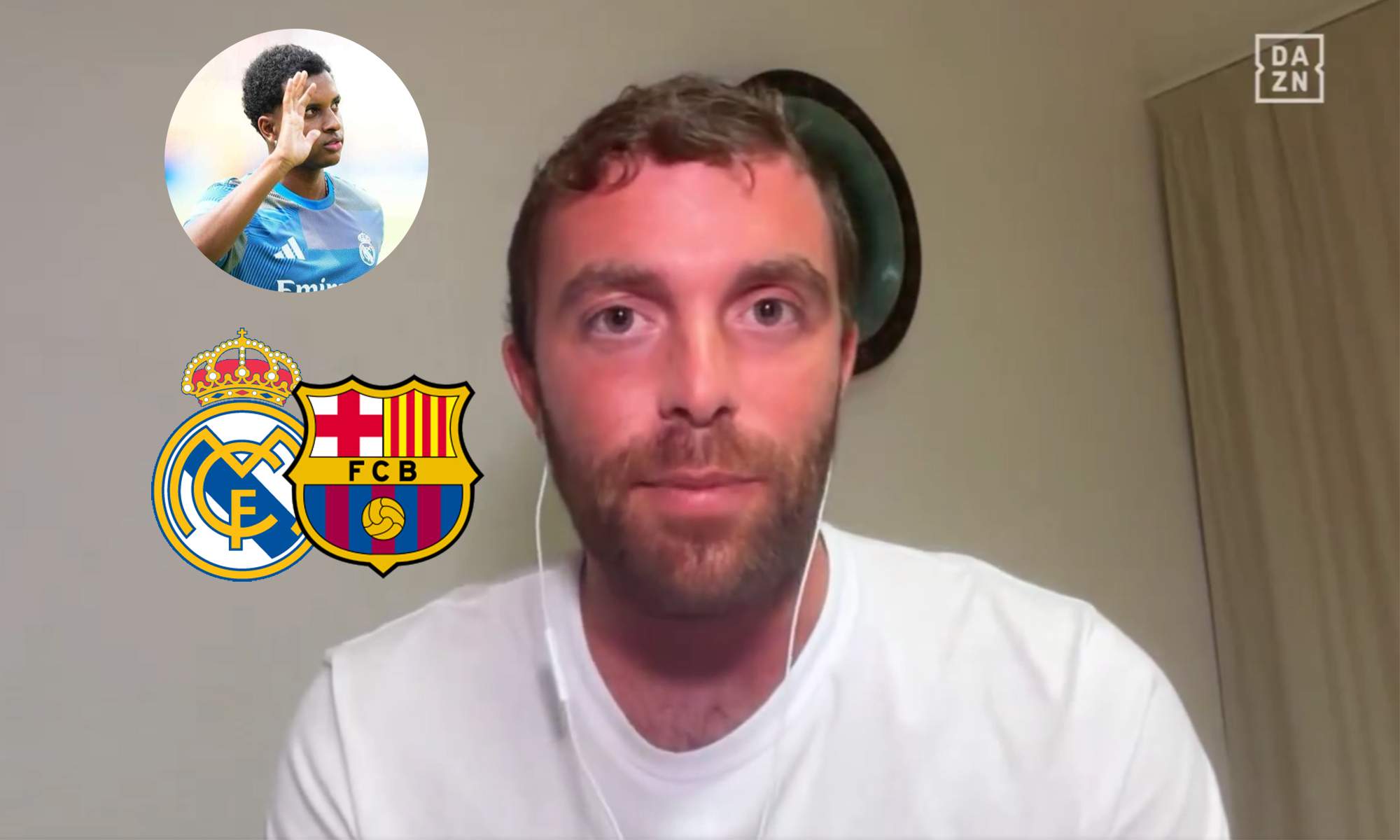Fabrizio Romano, Rodrygo Goes y los escudos del Real Madrid y el Barcelona. 