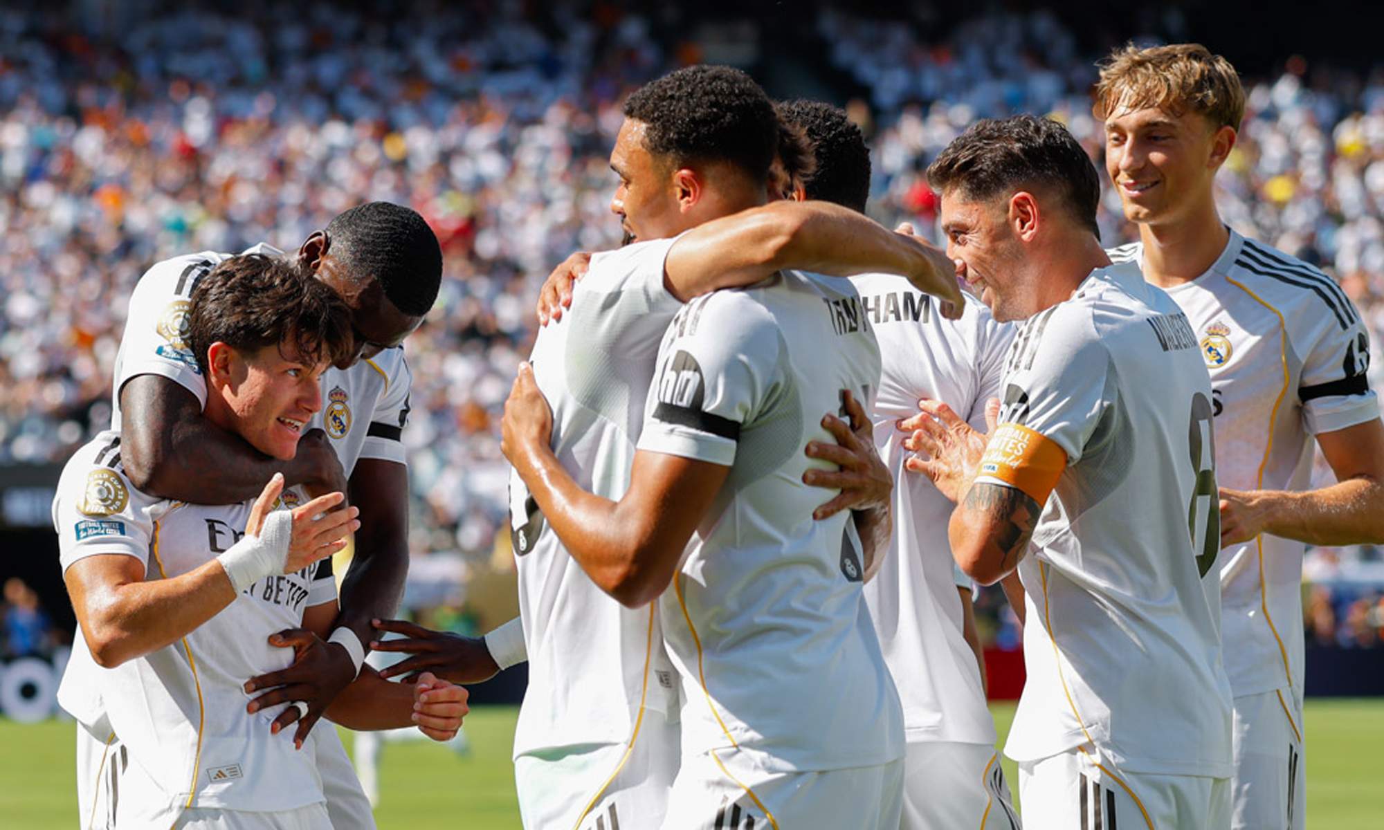 Jugadores del Real Madrid celebrando un gol.