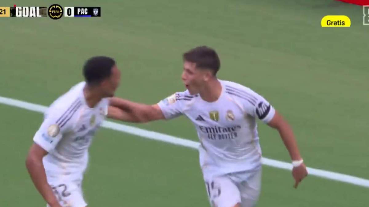 Arda Güler celebrando su gol junto a Arnold
