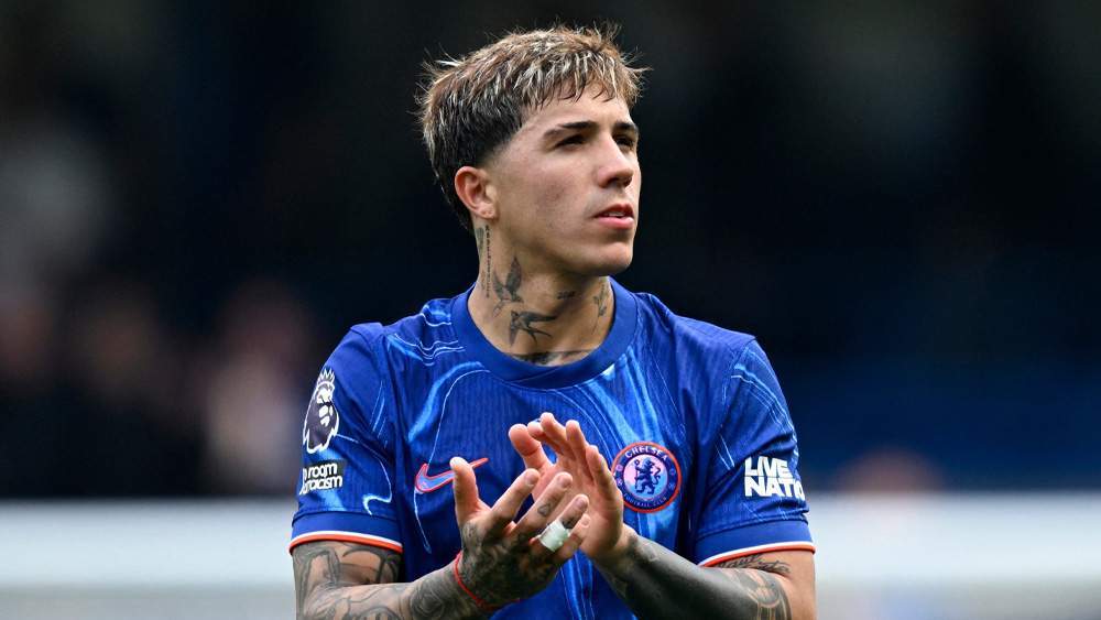 Enzo Fernández jugando con el Chelsea