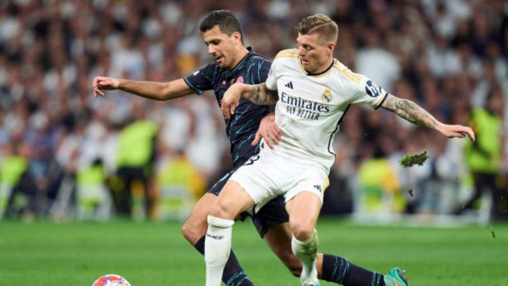 Kroos bendice a Rodri. Kroos bendice a Rodri.