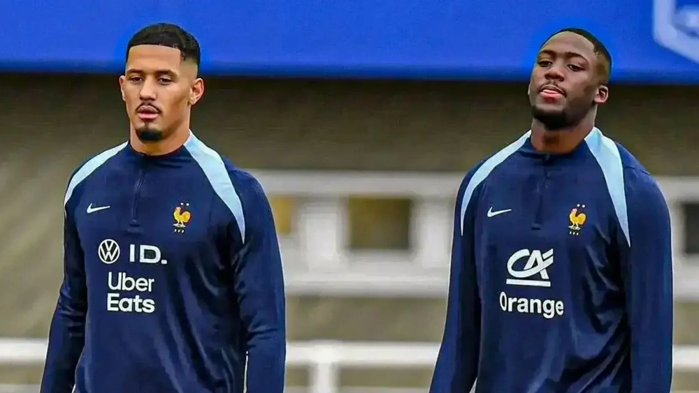 Konaté y Saliba durante un entrenamiento de Francia. Konaté y Saliba durante un entrenamiento de Francia.