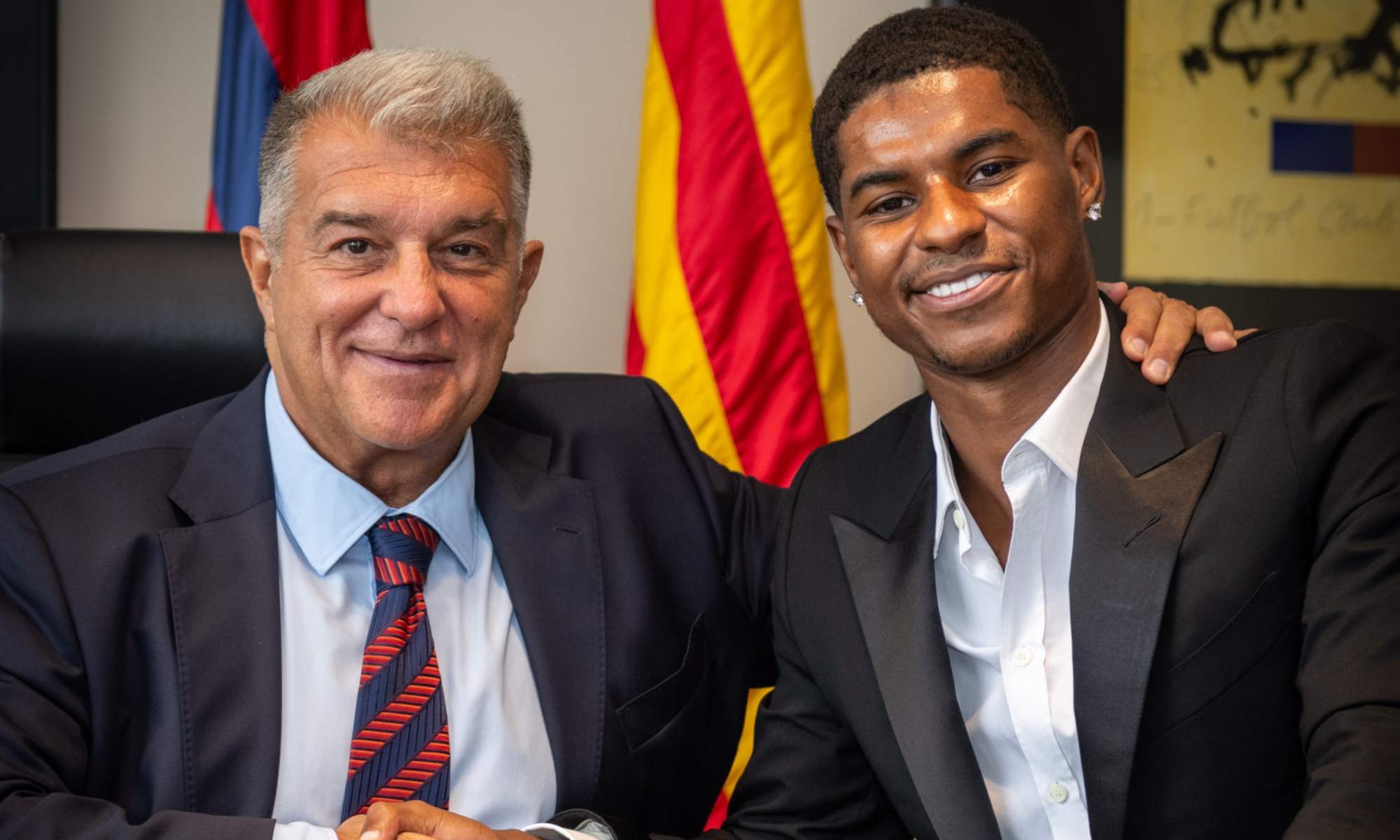 Joan Laporta y Marcus Rashford, posando después de que el Barça haya hecho oficial el fichaje del futbolista esta tarde.