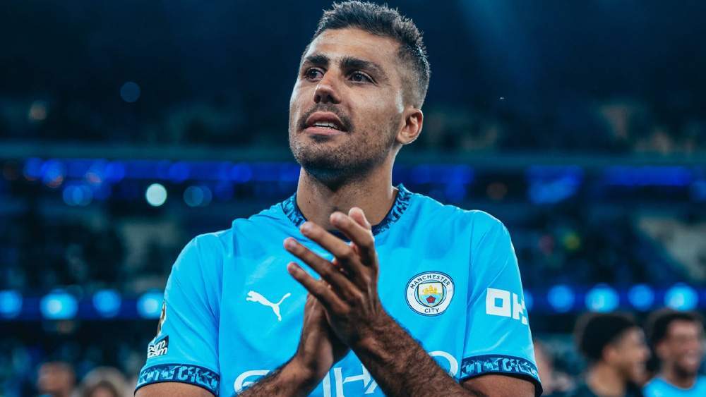 Rodri Hernández jugando con el Manchester City