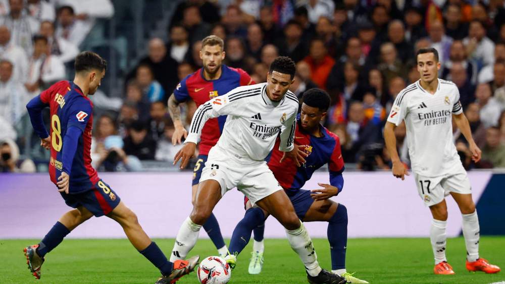 Jude Bellingham durante el último clásico liguero en el Bernabéu