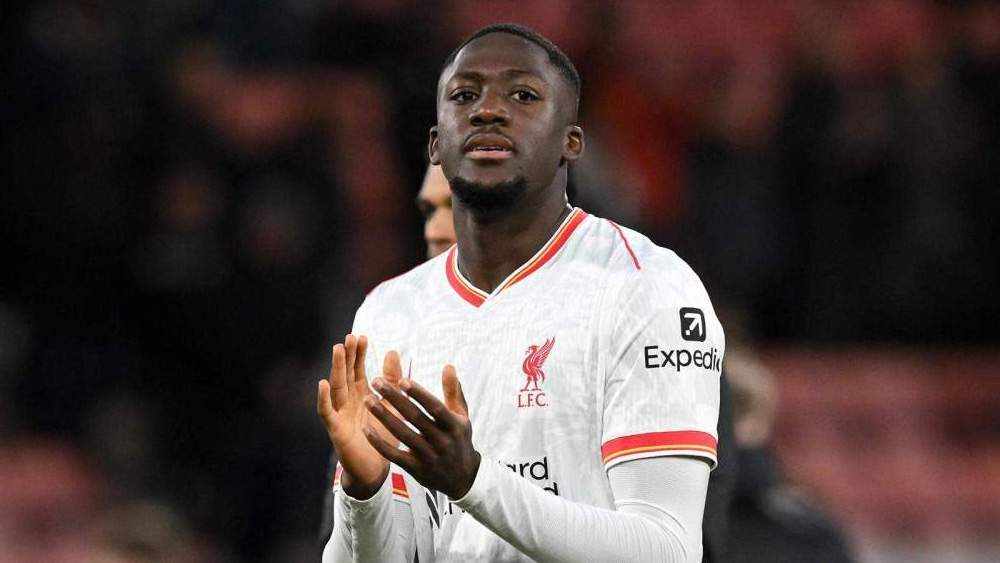 Konaté jugando con el Liverpool Konaté jugando con el Liverpool