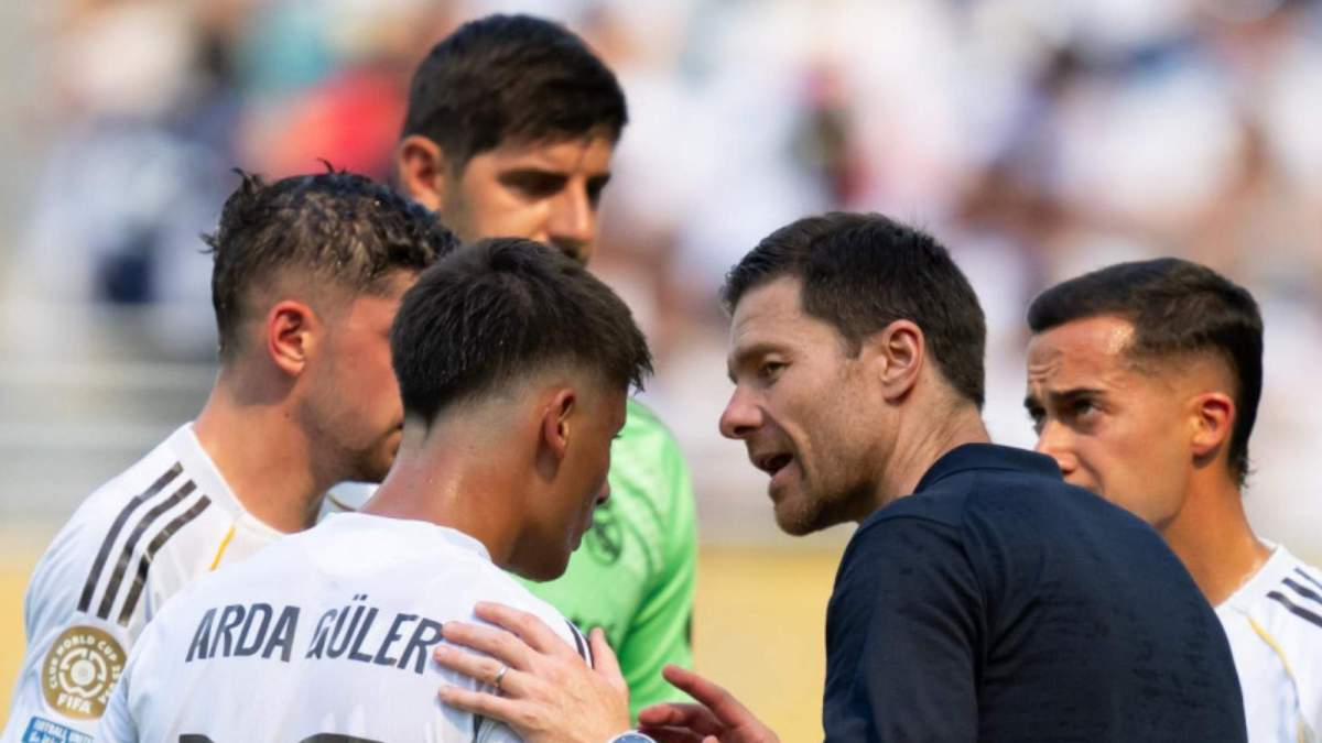 xabi alonso charla jugadores realmadrid xabi alonso charla jugadores realmadrid