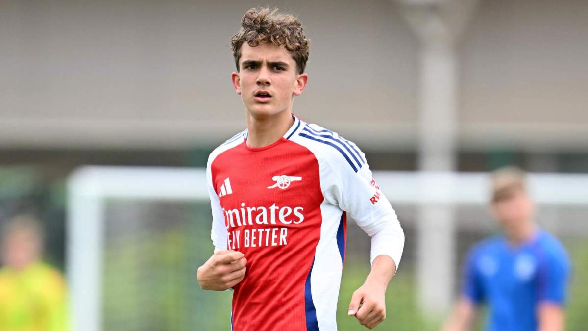 Max Dowman durante un partido del Arsenal