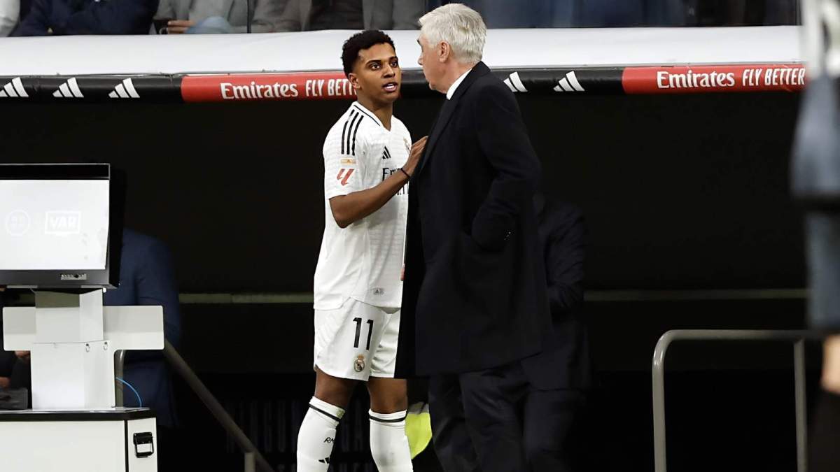 Rodrygo y Ancelotti durante un partido de esta temporada