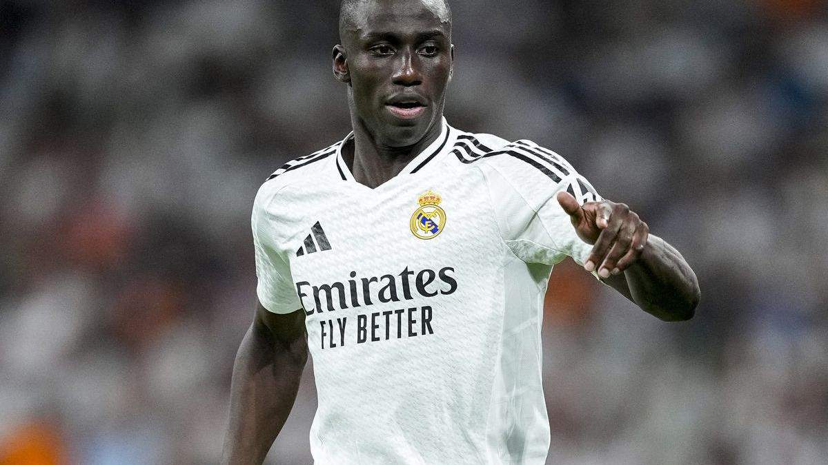 Ferland Mendy durante un partido de esta temporada