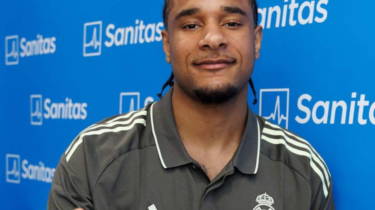 Chuma Okeke en el reconocimiento médico Chuma Okeke en el reconocimiento médico