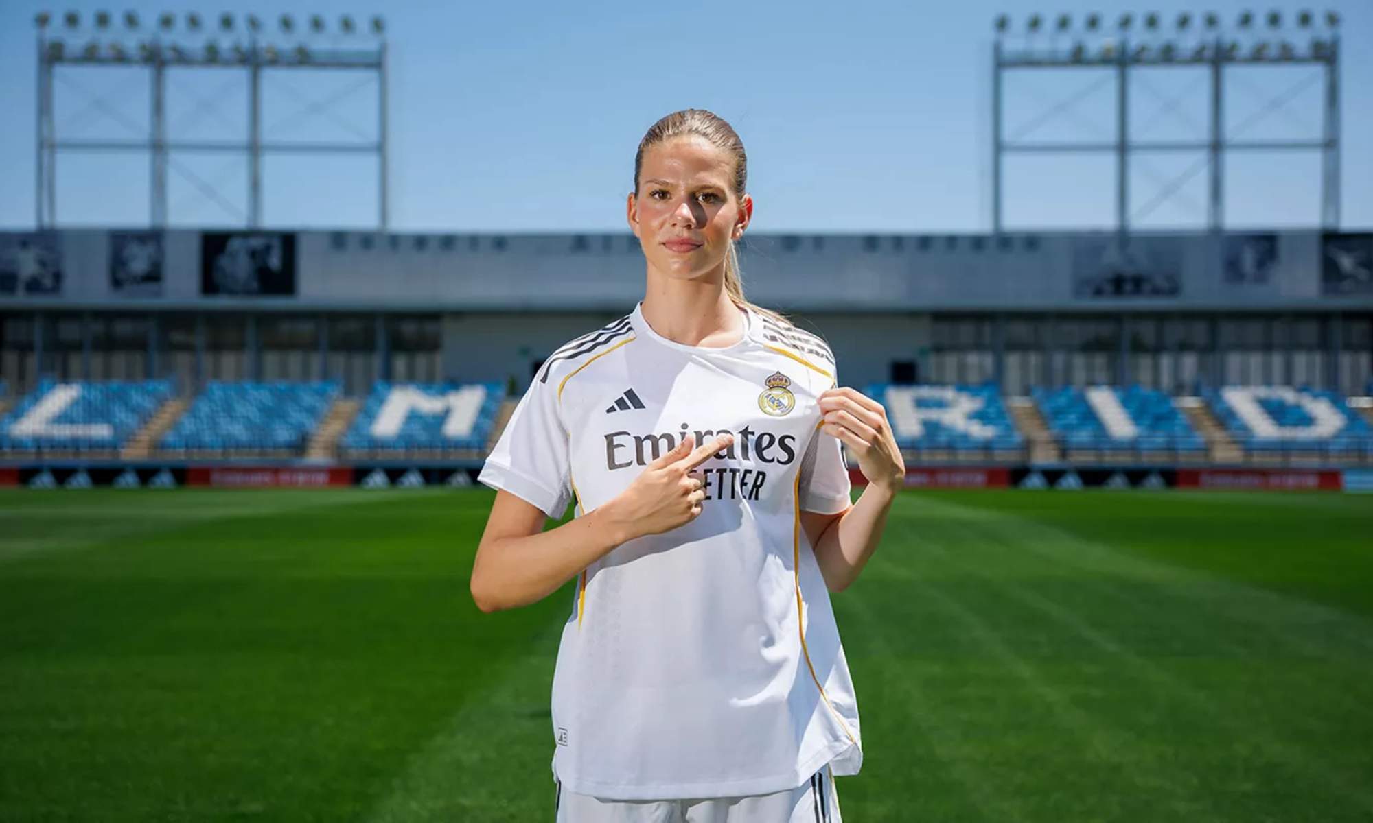 El Real Madrid ha anunciado este miércoles el fichaje de la defensa Bella Andersson. El Real Madrid ha anunciado este miércoles el fichaje de la defensa Bella Andersson.
