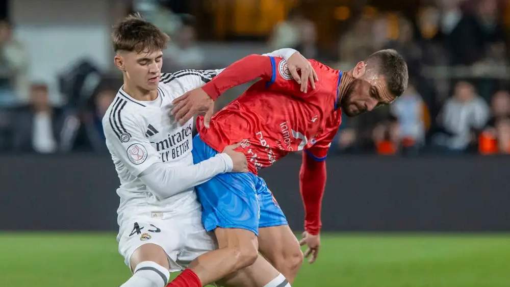 Diego Aguado jugando con el primer equipo en la Copa del Rey Diego Aguado jugando con el primer equipo en la Copa del Rey